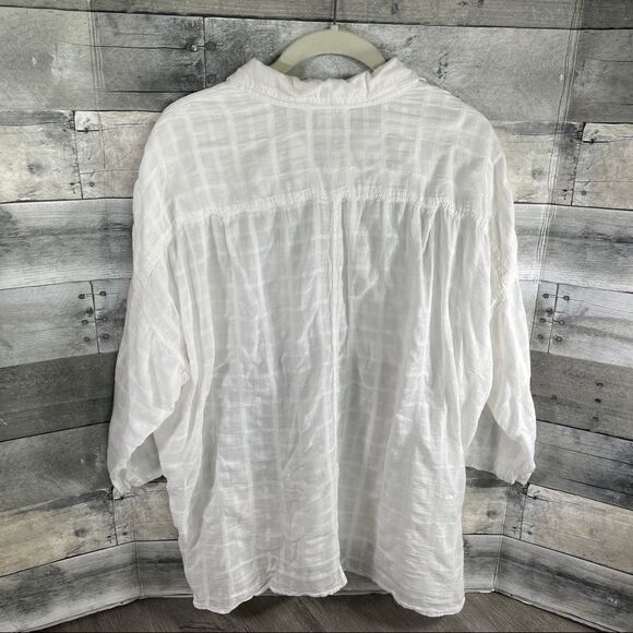 Max Studio Lightweight Short Sleeve Button-Down Shirt - Picture 3 of 11